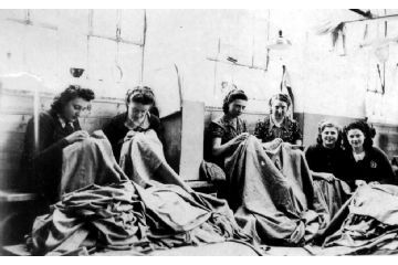 immagine tratta dalla locandina dello spettacolo "80 anni fa, la parità!"